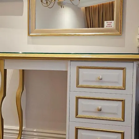 Hotell Ambasada Qta 4*