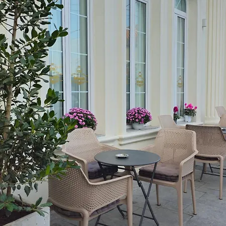 Ambasada Qta Hotell Patza-Kuqani