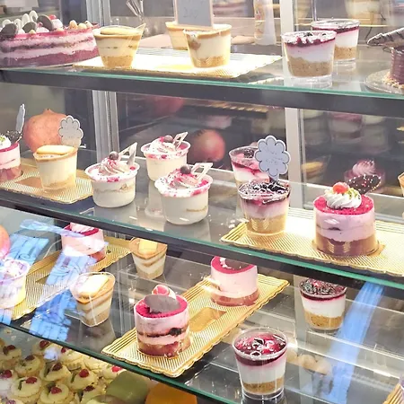 Hotell Ambasada Qta 4*