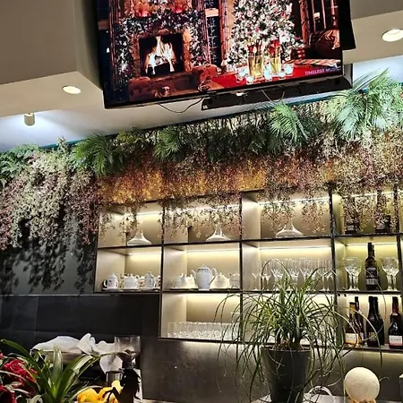 Hotell Ambasada Qta 4*