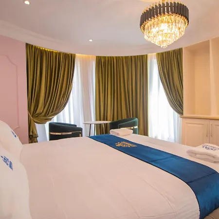 Ambasada Qta Hotel 4*