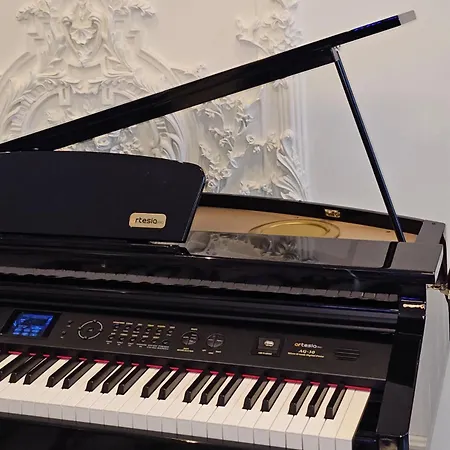 Ambasada Qta מלון