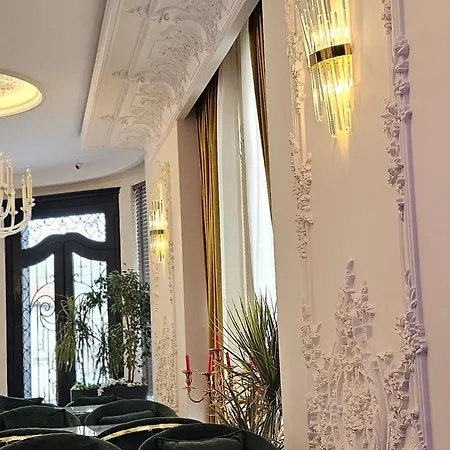Ambasada Qta Hotell